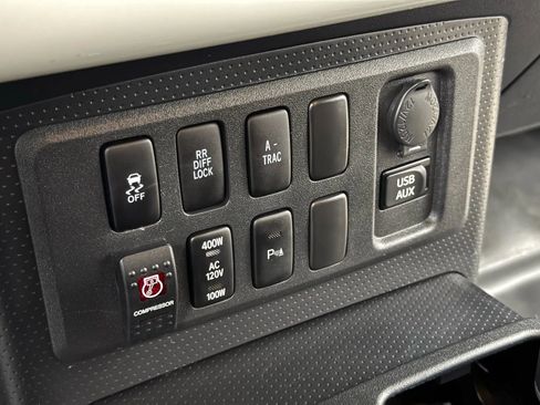 Used 2014 Toyota FJ Cruiser 4WD image 18