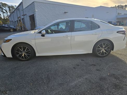 Used 2024 Toyota Camry SE image 8