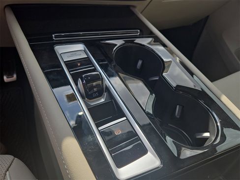 New 2025 Volkswagen Atlas SEL Premium R-Line image 24