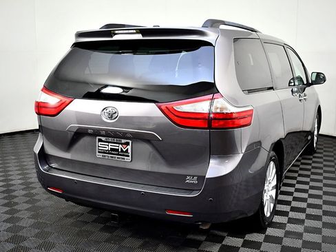 Used 2015 Toyota Sienna XLE image 8