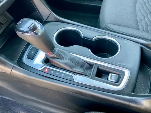 Used 2020 Chevrolet Equinox LT image 42