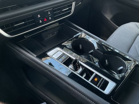 Used 2025 Volkswagen Atlas Cross Sport SE image 34