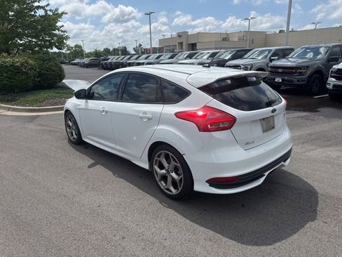 Used 2016 Ford Focus ST FWD image 4