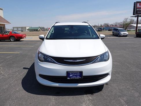 Used 2020 Chrysler Voyager Lxi image 4