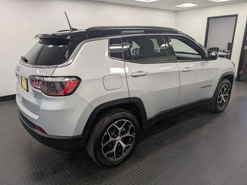 Used 2024 Jeep Compass Limited image 4