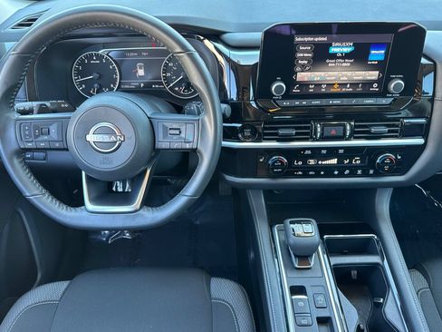 Used 2025 Nissan Pathfinder SV FWD image 15