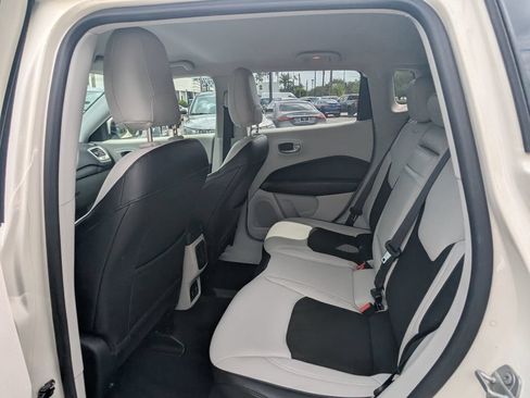 Used 2018 Jeep Compass Latitude w/ Popular Equipment Group FWD image 24
