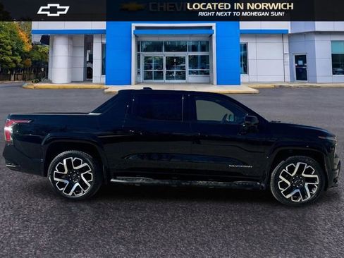 Certified 2025 Chevrolet Silverado EV RST AWD/4WD image 4