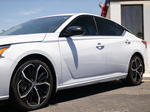 Used 2024 Nissan Altima 2.5 SR w/ SR Premium Package FWD image 8