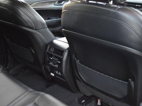 Used 2023 Jeep Grand Cherokee Limited w/ Luxury Tech Group II image 32