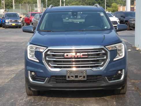 Used 2024 GMC Terrain SLT AWD/4WD image 4