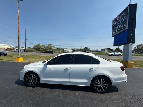 Used 2017 Volkswagen Jetta SE FWD image 7
