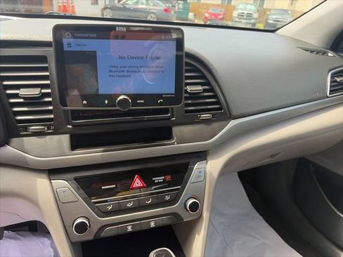 Used 2017 Hyundai Elantra SE FWD image 13