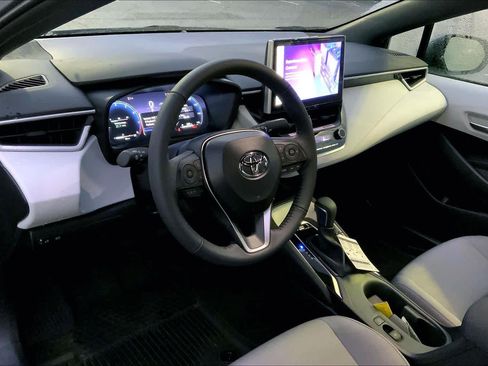 Used 2026 Toyota Corolla SE w/ SE Package image 32