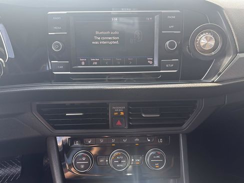 Used 2019 Volkswagen Jetta SE FWD image 19