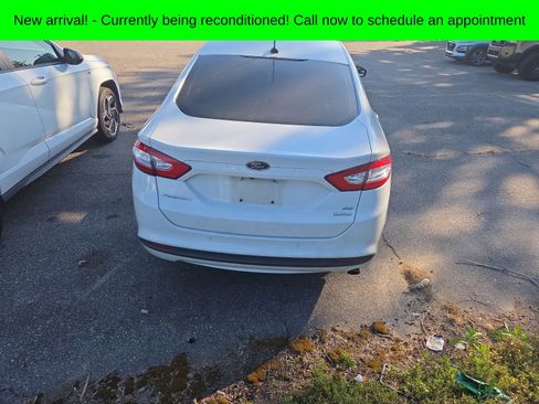 Used 2016 Ford Fusion SE FWD image 8