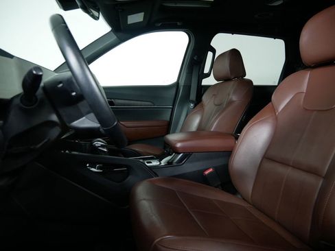 Certified 2024 Kia Telluride EX w/ EX Captain's Chair Package AWD/4WD image 17