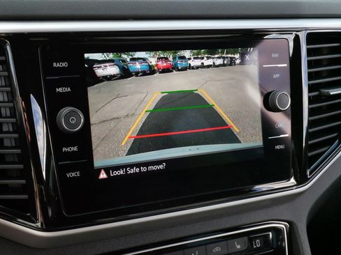 Certified 2023 Volkswagen Atlas Cross Sport SEL R-Line AWD/4WD image 30