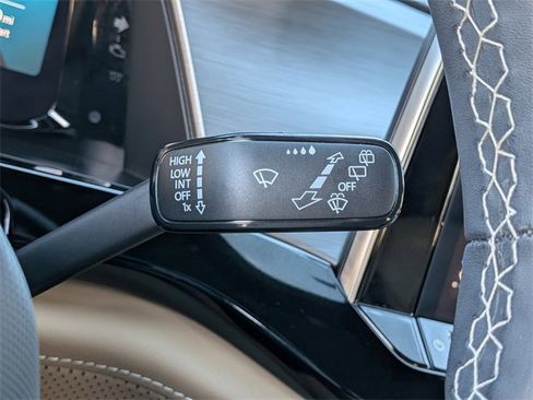 Certified 2024 Volkswagen Atlas Cross Sport SE image 31