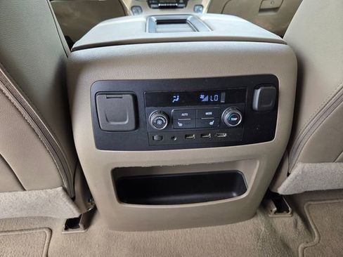Used 2019 GMC Yukon XL SLT w/ Open Road Package RWD image 19