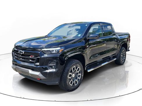 Used 2023 Chevrolet Colorado Z71 w/ Z71 Convenience Package 2 AWD/4WD image 4