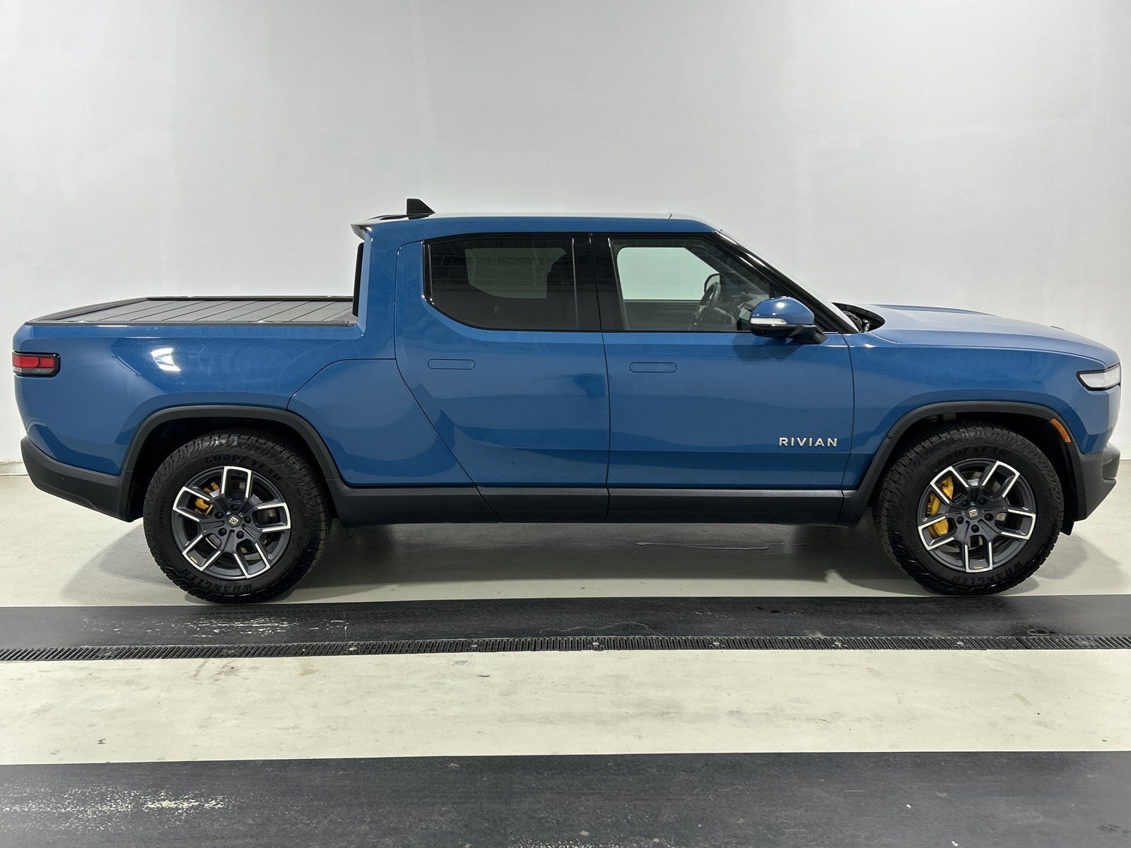 Used 2022 Rivian R1T Adventure AWD/4WD image 6