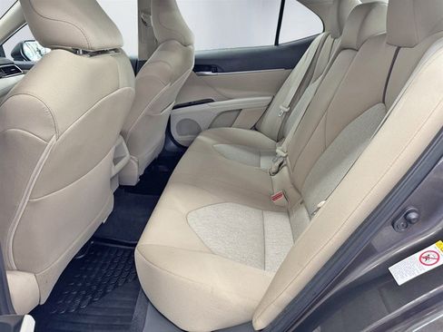 Used 2018 Toyota Camry LE FWD image 19