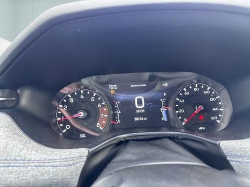 Used 2025 Jeep Compass Latitude image 15