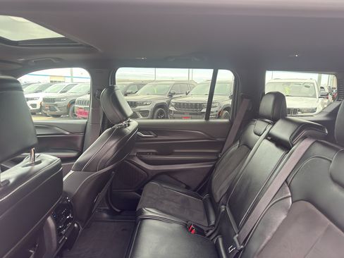Used 2024 Jeep Grand Cherokee L Altitude AWD/4WD image 32