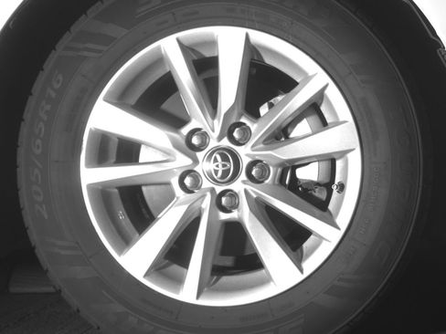 Used 2025 Toyota Camry LE image 13