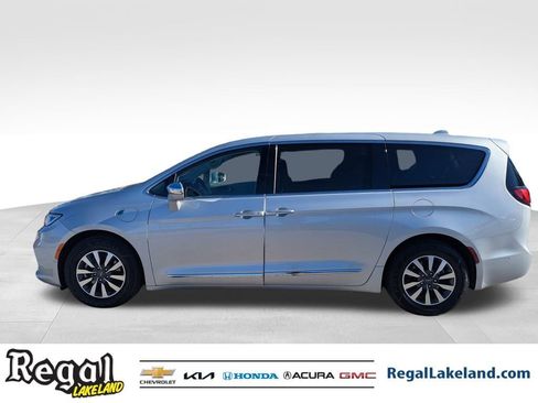 Used 2022 Chrysler Pacifica Limited image 5
