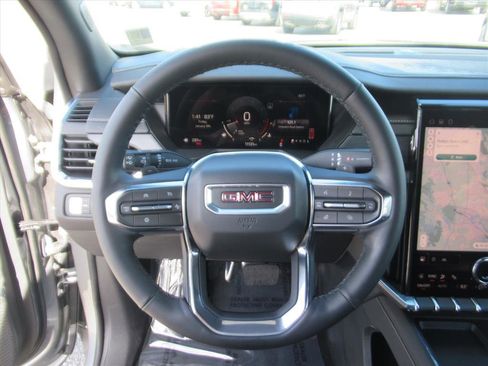 Used 2025 GMC Acadia Elevation image 18