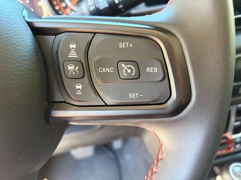 Used 2025 Jeep Wrangler Unlimited Rubicon AWD/4WD image 19