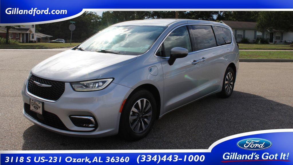 Used 2023 Chrysler Pacifica Touring-L FWD image 1