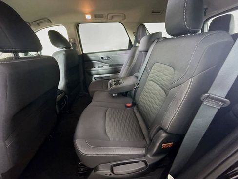 Used 2025 Nissan Pathfinder SV AWD/4WD image 11