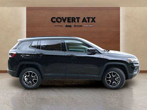 New 2026 Jeep Compass Trailhawk w/ Sun, Sound & Navigation Group AWD/4WD image 6