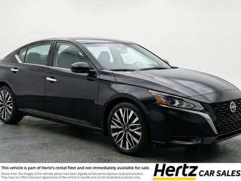Used 2025 Nissan Altima 2.5 SV FWD image 1