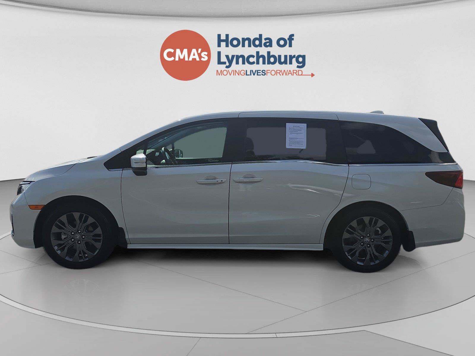 Used 2025 Honda Odyssey Touring image 2