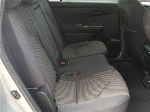 Used 2022 Toyota Highlander L FWD image 18