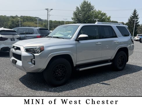 Used 2018 Toyota 4Runner SR5 AWD/4WD image 1