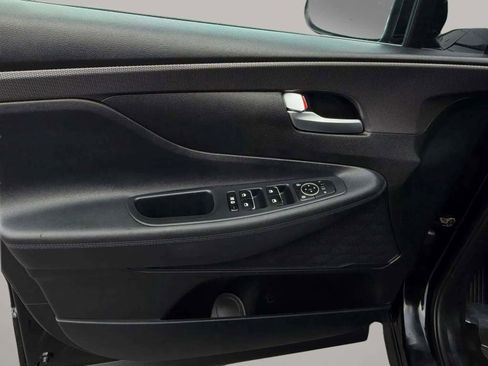 Used 2019 Hyundai Santa Fe SE image 17