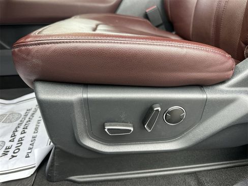 Used 2023 Ford Expedition Limited image 12