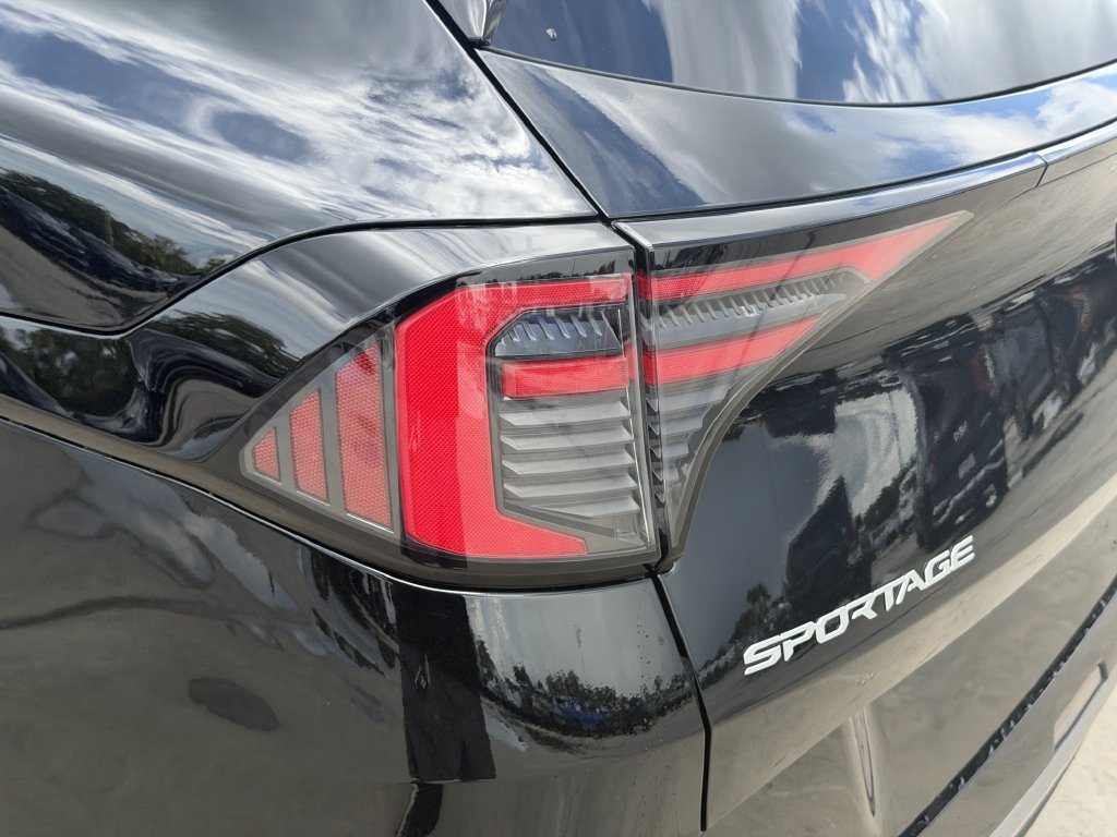 New 2027 Kia Sportage SX FWD image 11