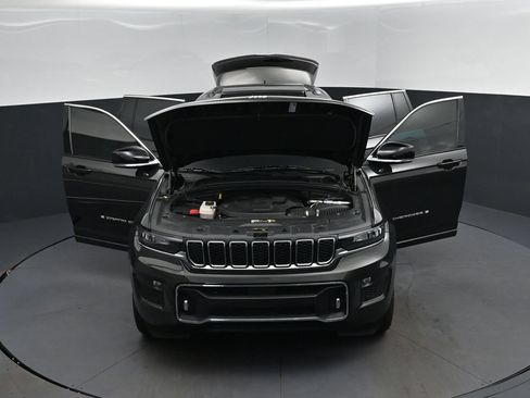 Used 2024 Jeep Grand Cherokee Overland w/ Luxury Tech Group IV AWD/4WD image 52