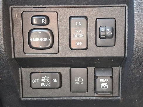 Used 2019 Toyota Tundra SR5 w/ SR5 Upgrade Package AWD/4WD image 25