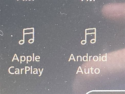 Used 2021 Nissan Versa SV image 3