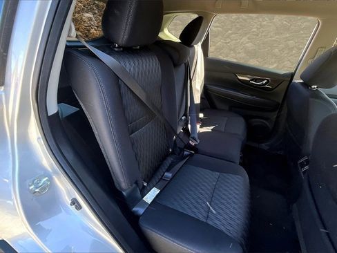 Used 2018 Nissan Rogue SV image 25