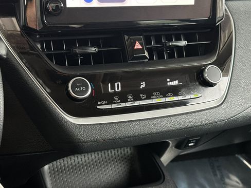 Used 2025 Toyota Corolla LE FWD image 17