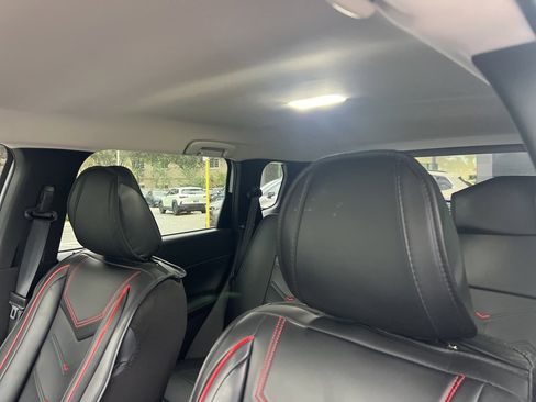 Used 2024 Mitsubishi Outlander FWD image 27