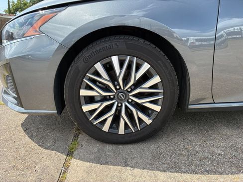 Used 2025 Nissan Altima 2.5 SV FWD image 25